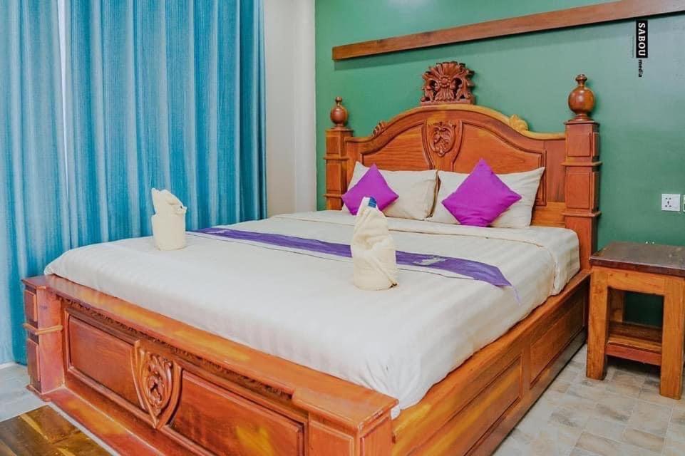 Neakru Guesthouse And Restaurant Kampot Buitenkant foto