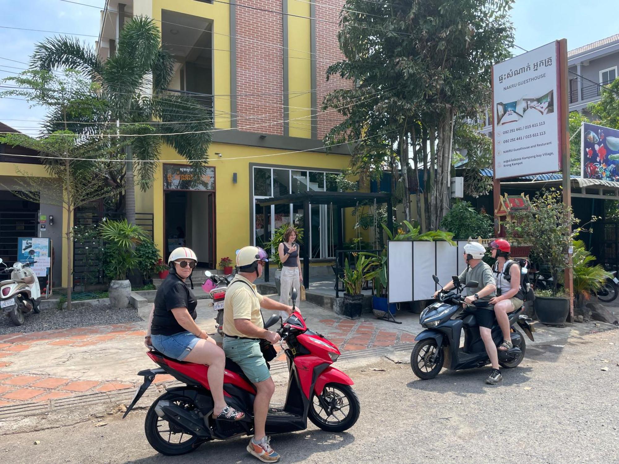 Neakru Guesthouse And Restaurant Kampot Buitenkant foto