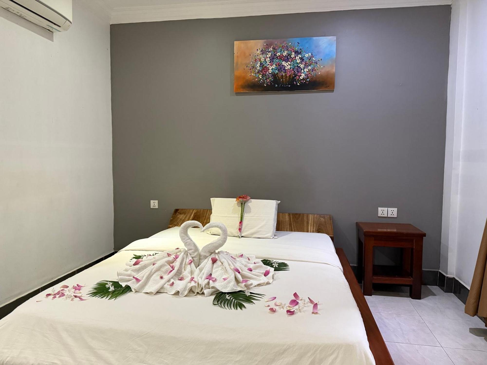 Neakru Guesthouse And Restaurant Kampot Buitenkant foto