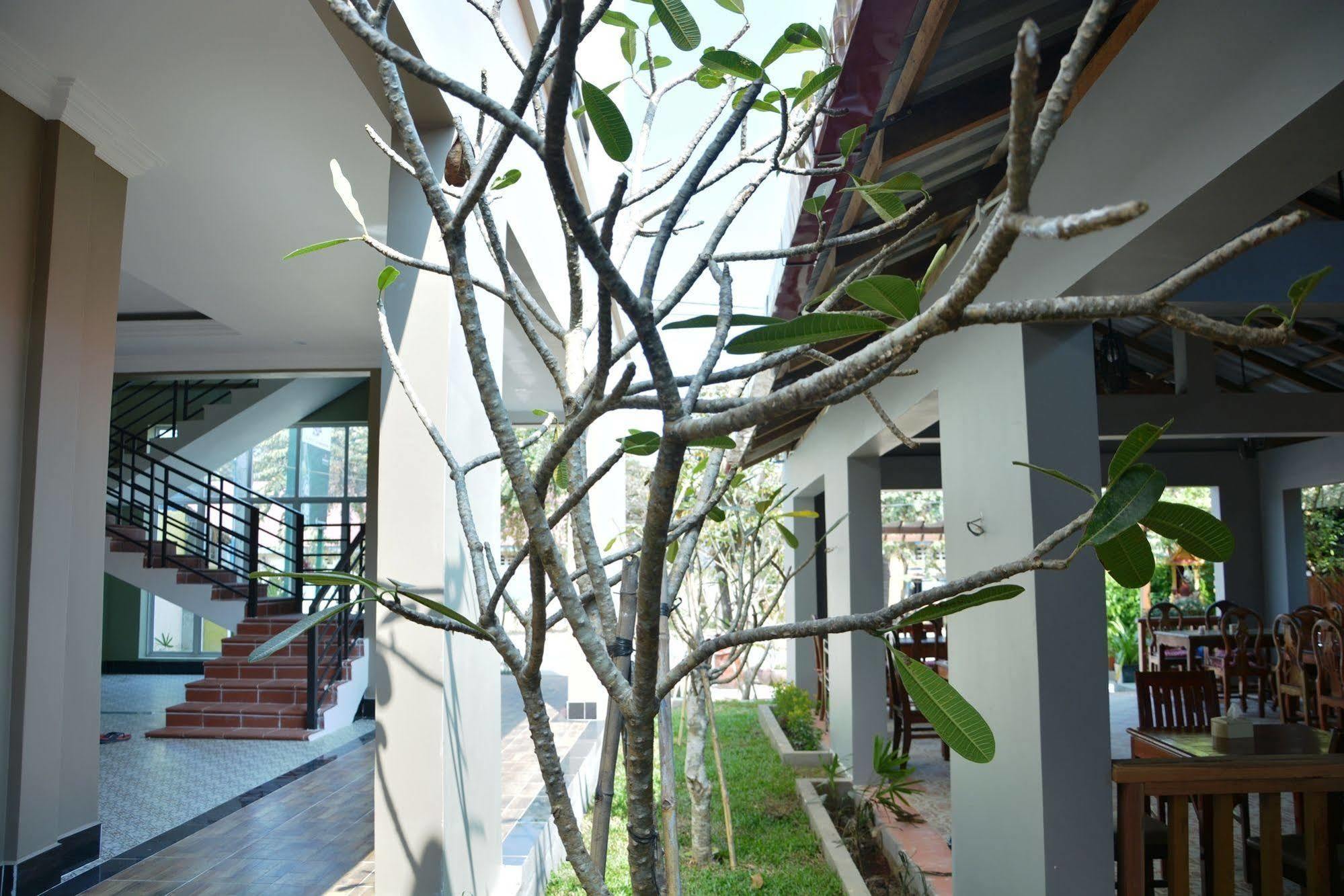 Neakru Guesthouse And Restaurant Kampot Buitenkant foto