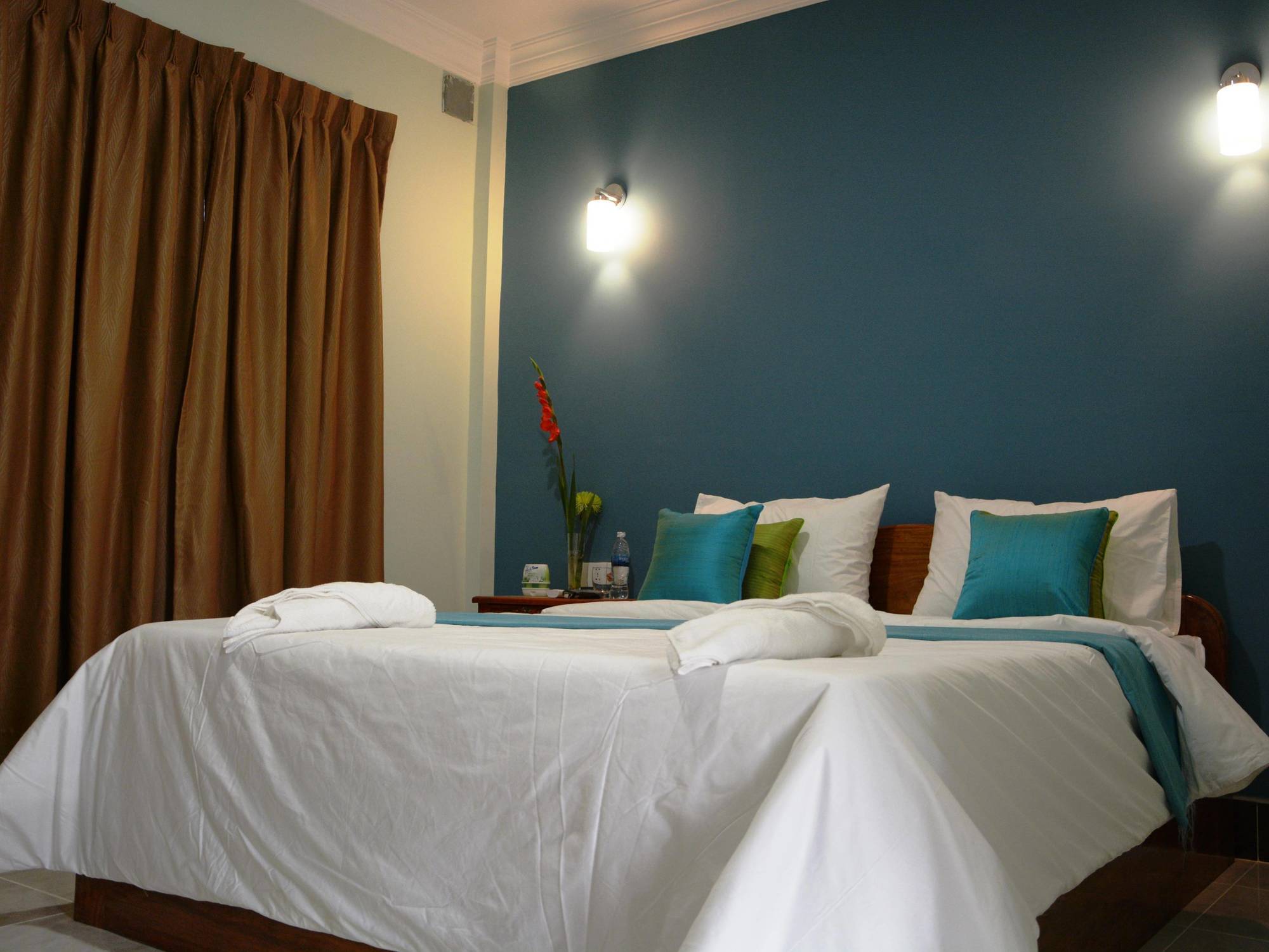 Neakru Guesthouse And Restaurant Kampot Buitenkant foto