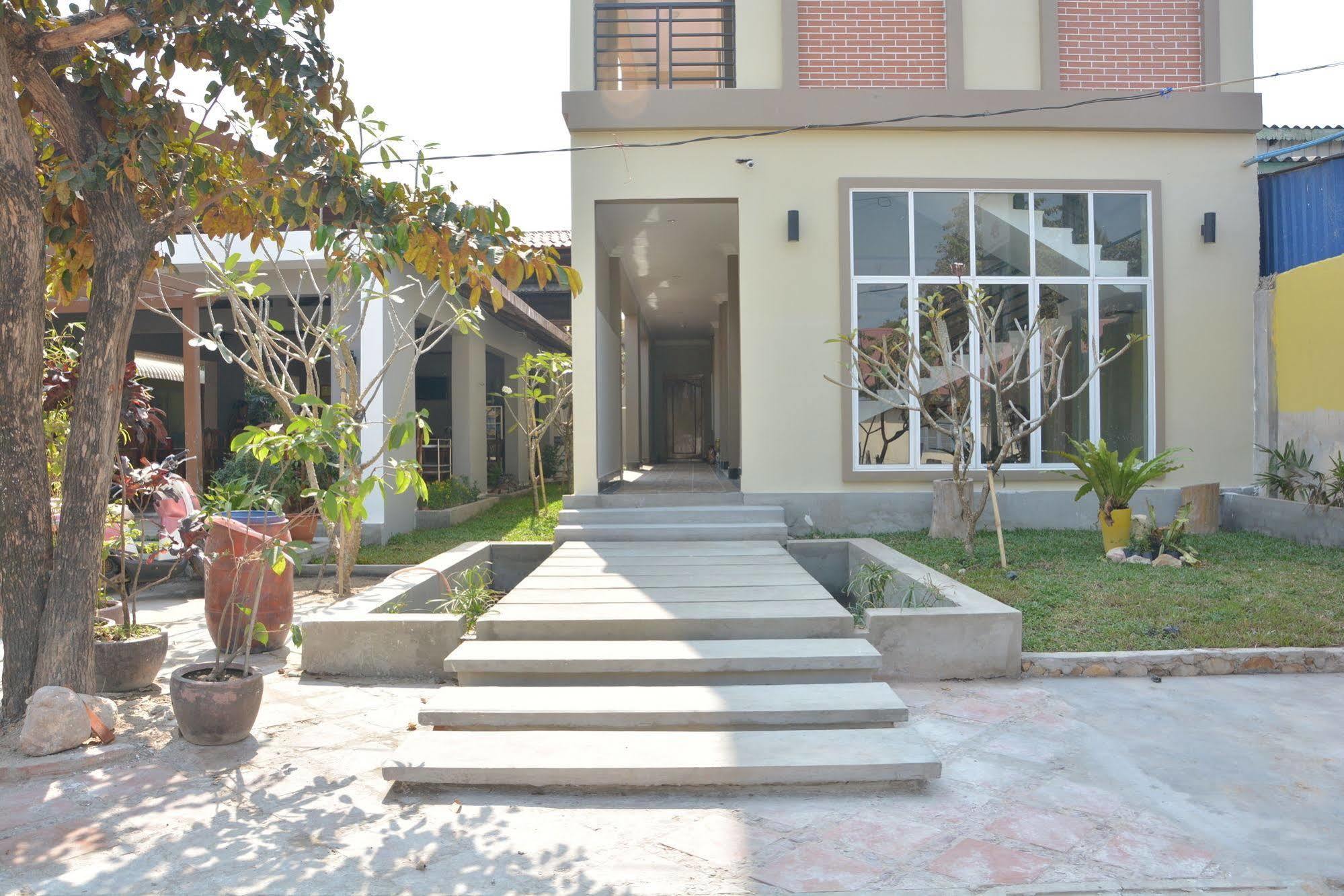 Neakru Guesthouse And Restaurant Kampot Buitenkant foto