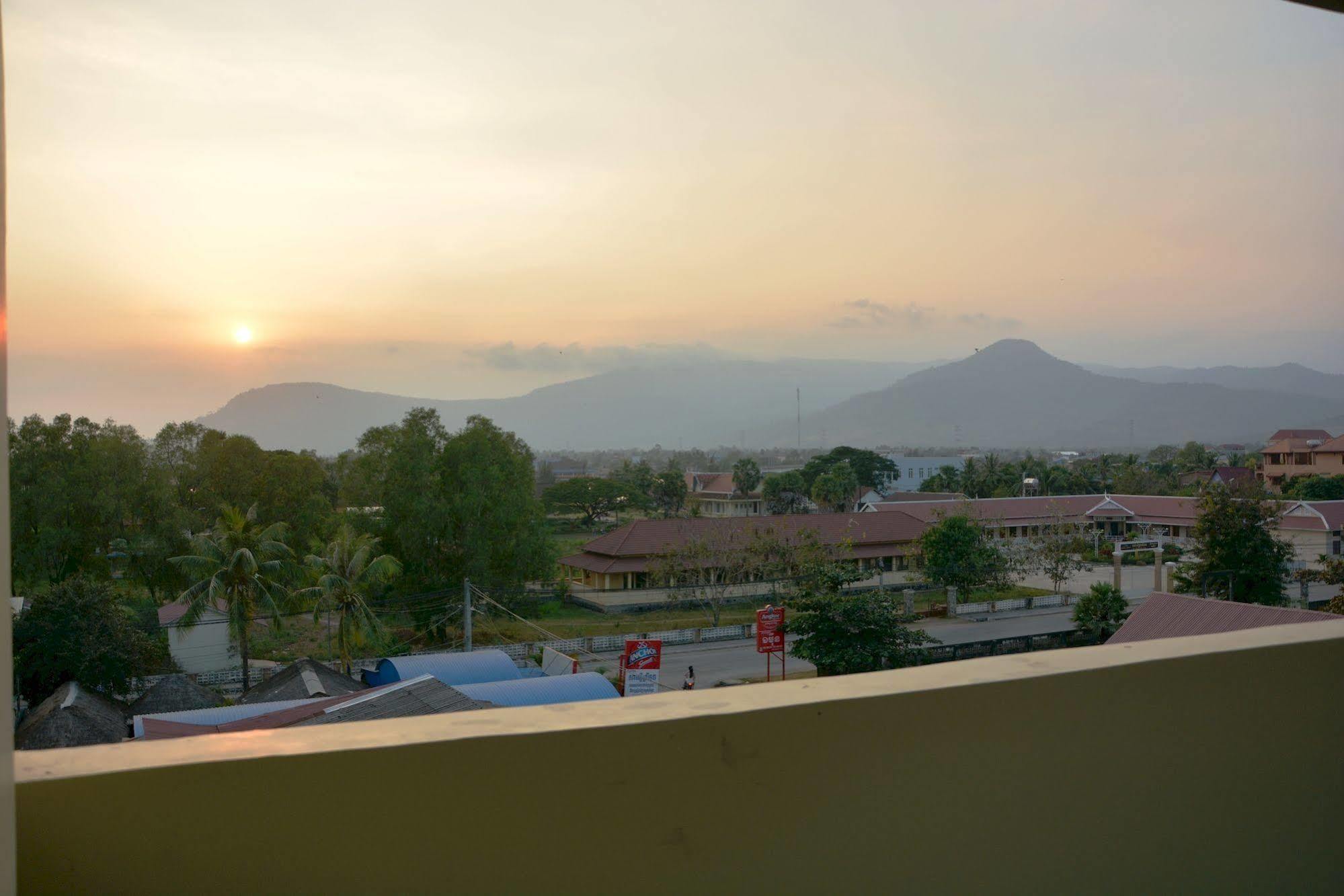 Neakru Guesthouse And Restaurant Kampot Buitenkant foto
